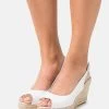 Women's Anna Field LEATHER Wedge Buckle Sandals White | NAHZLDT-27